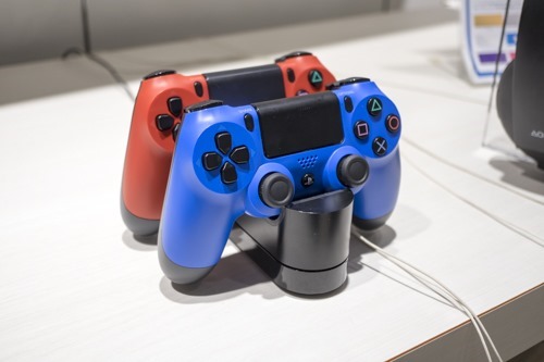 PS4 本体+4コントローラー＋充電ドック